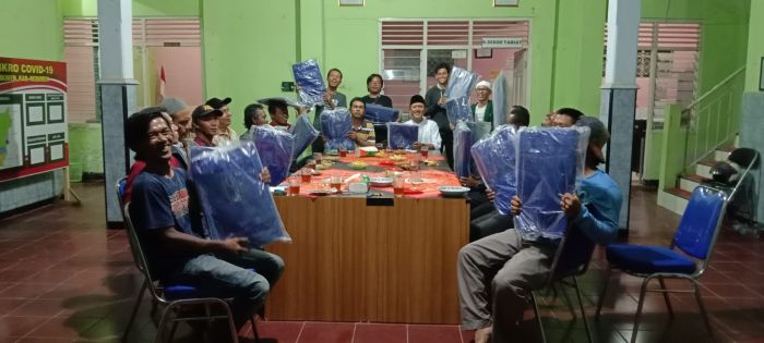 Kegiatan pemberian wadah budidaya belut 01