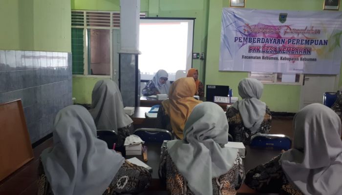 PELATIHAN DAN PENYULUHAN  PEMBERDAYAAN PEREMPUAN PKK DESA KEMBARAN  02